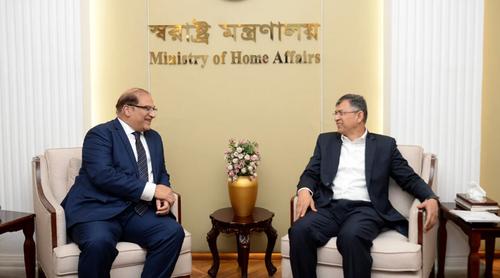 স্বরাষ্ট্রমন্ত্রীর সঙ্গে পাকিস্তানের হাইকমিশনারের সাক্ষাৎ