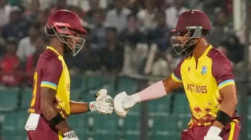 কোয়ার্য়ার ফাইনালের দৌড়ে উইন্ডিজের বড় সংগ্রহ