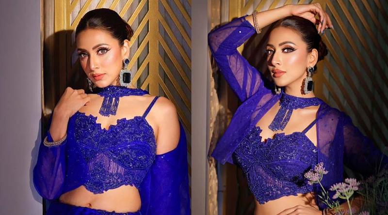 নীল লেহেঙ্গায় গ্ল্যামারাস সাজে নজর কাড়লেন মিম