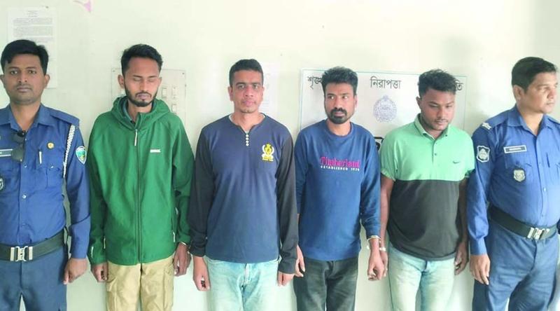 কুমিল্লায় মাদক সেবনের দায়ে ৪ যুবকের কারাদণ্ড