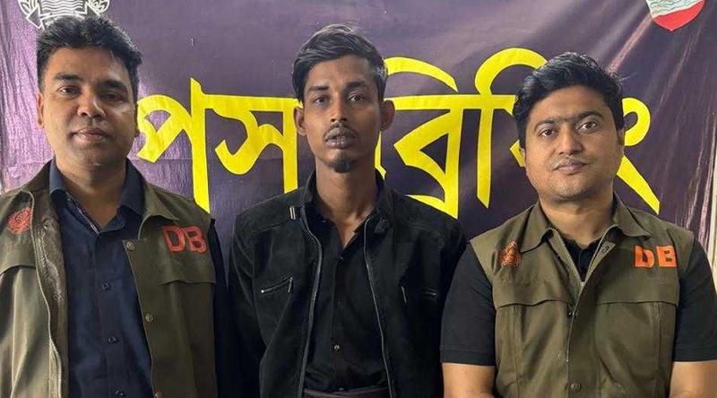 যশোরে বিএনপি নেতা আলমগীর হত্যাসহ ১৭ মামলার আসামি মনিরুল গ্রেপ্তার