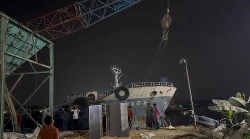 নারায়ণগঞ্জে ক্রেনের তার ছিঁড়ে ২ শ্রমিক নিহত