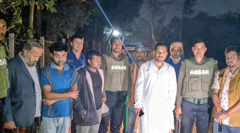 চৌদ্দগ্রামে অবৈধভাবে মাটি কাটায় ৫ লাখ টাকা জরিমানা, ৩ জনের কারাদণ্ড