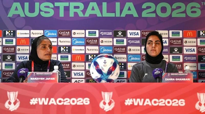 খামেনিকে নিয়ে প্রশ্নের কী জবাব দিলেন ইরানের নারী ফুটবলাররা?