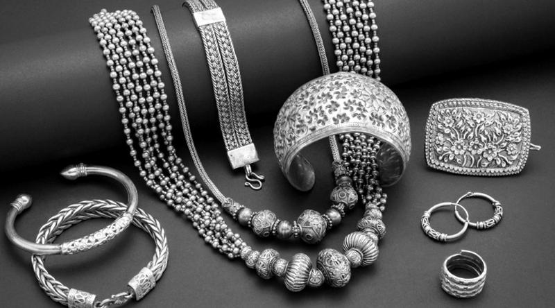 স্বর্ণের সঙ্গে দেশের বাজারে ফের বাড়ল রুপার দাম