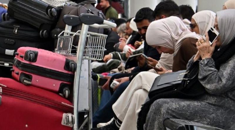 বিমানবন্দরে আটকে পড়া যাত্রীদের দায়িত্ব নিল আরব আমিরাত