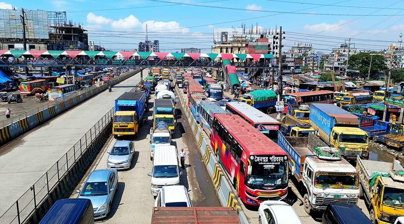 ঢাকা-চট্টগ্রাম মহাসড়কে তীব্র যানজট, ভোগান্তিতে যাত্রীরা