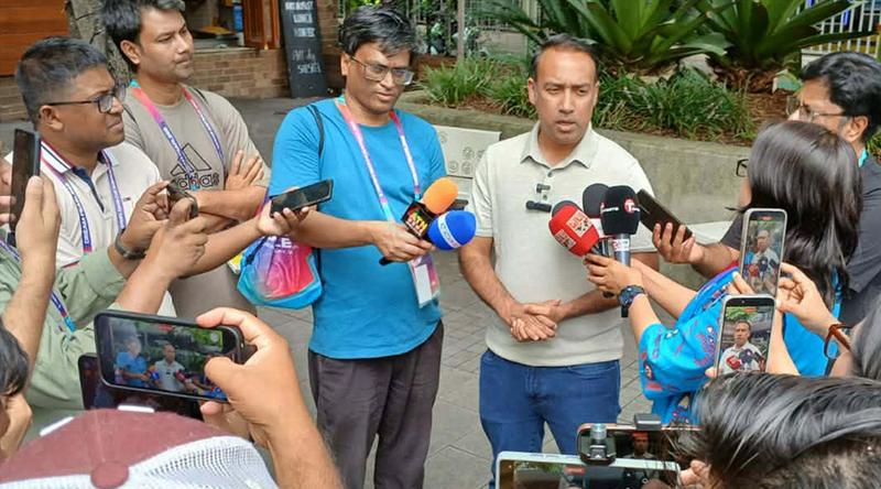 অস্ট্রেলিয়ায় বাফুফে সভাপতির কাছে ঋতুপর্ণাদের আবদার