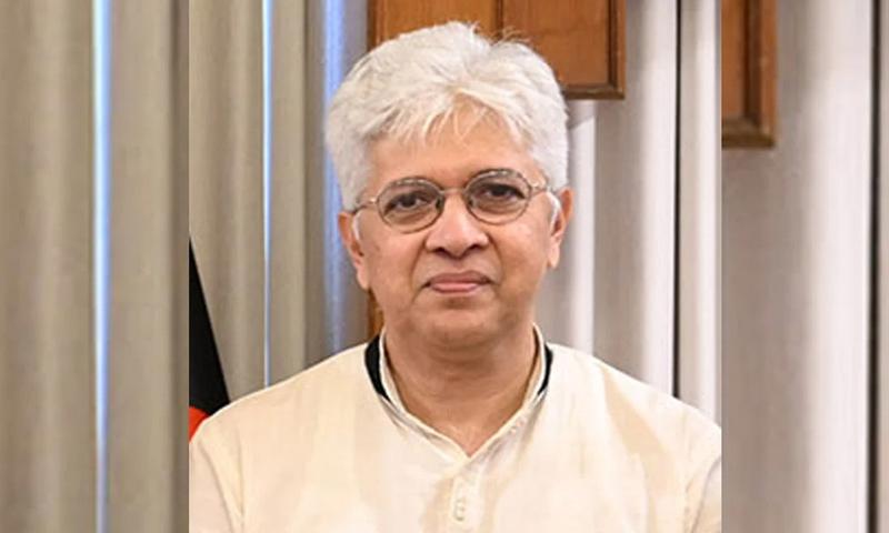 সাবেক উপদেষ্টাকে বিমানবন্দরে হয়রানির অভিযোগ