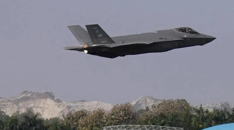 ভুল করে তিনটি মার্কিন যুদ্ধবিমান ভূপাতিত করেছে কুয়েত