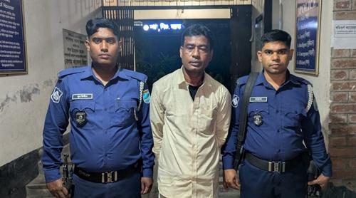 সালথায় স্ত্রী-সন্তানকে নির্যাতনের ঘটনায় সেই মাদকব্যবসায়ী গ্রেপ্তার