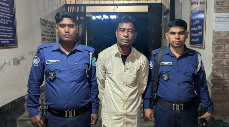 সালথায় স্ত্রী-সন্তানকে নির্যাতনের ঘটনায় সেই মাদকব্যবসায়ী গ্রেপ্তার