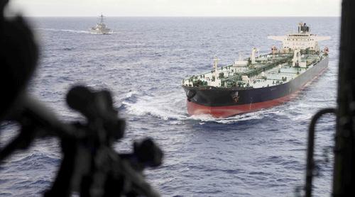 হরমুজ প্রণালী দিয়ে জাহাজ যাওয়ার চেষ্টা করলে জ্বালিয়ে দেওয়ার ঘোষণা ইরানের