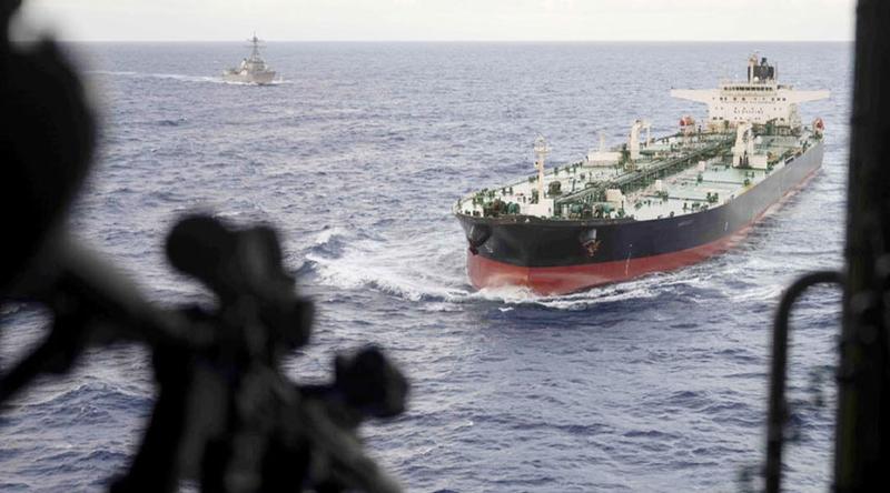 হরমুজ প্রণালী দিয়ে জাহাজ যাওয়ার চেষ্টা করলে জ্বালিয়ে দেওয়ার ঘোষণা ইরানের