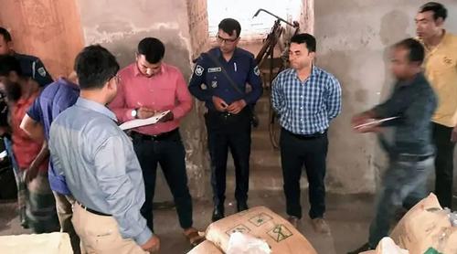 যশোরে ৩১৫ কেজি পলিথিন জব্দ, ব্যবসায়ীকে জরিমানা