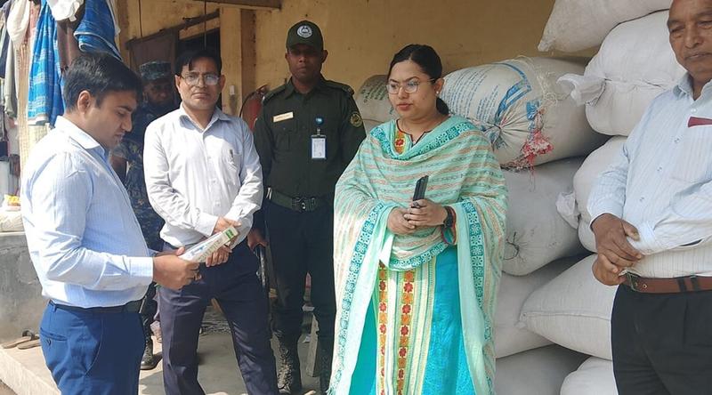 নীলফামারীতে অস্বাস্থ্যকর পরিবেশে মুড়ি উৎপাদন, এক প্রতিষ্ঠানকে লাখ টাকা জরিমানা