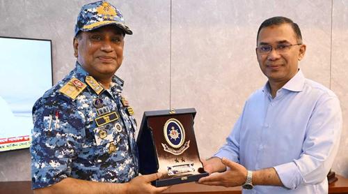 প্রধানমন্ত্রীর সঙ্গে কোস্টগার্ডের মহাপরিচালকের সাক্ষাৎ