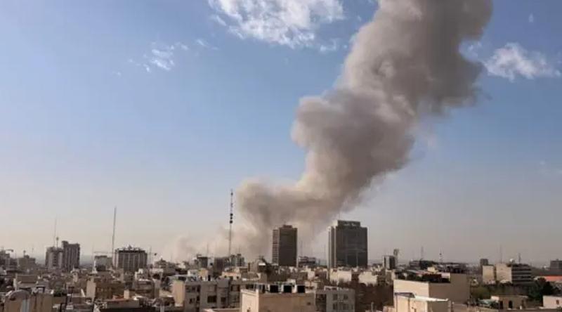 যুক্তরাষ্ট্র-ইসরায়েলের হামলায় ১৩ ইরানি সেনার মৃত্যু