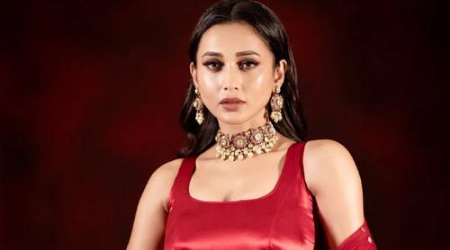 মিমির বিরুদ্ধে দুই মামলা, ২০ লাখ রুপি ক্ষতিপূরণ দাবি