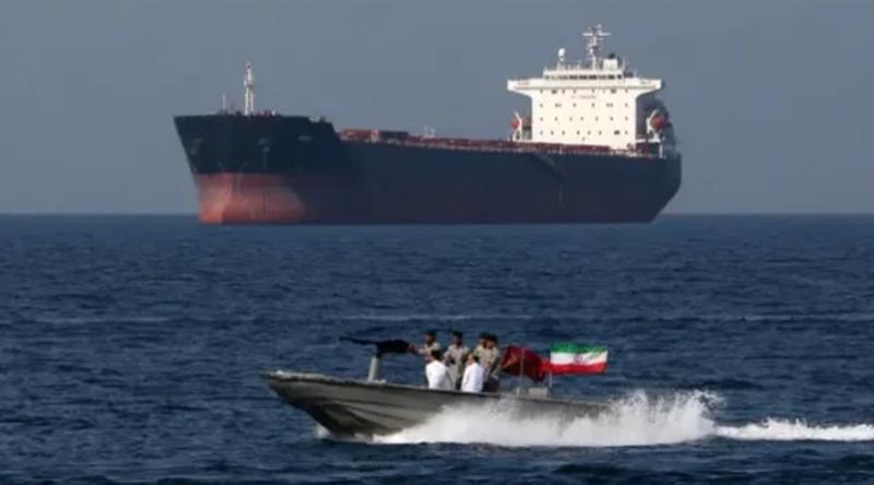 হরমুজ প্রণালী দিয়ে একফোঁটা তেলও বের হতে দেওয়া হবে না: হুঁশিয়ারি ইরানের