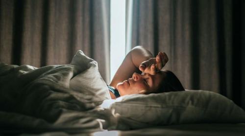 রাতে ঘুম আসে না? খাদ্যতালিকায় রাখুন এই ৪ খাবার