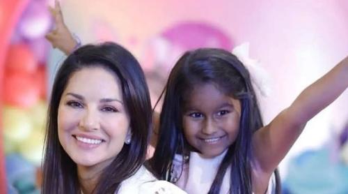 মাত্র ১০ বছর বয়সেই কী ব্যবসা শুরু করেছে সানি লিওনির মেয়ে?