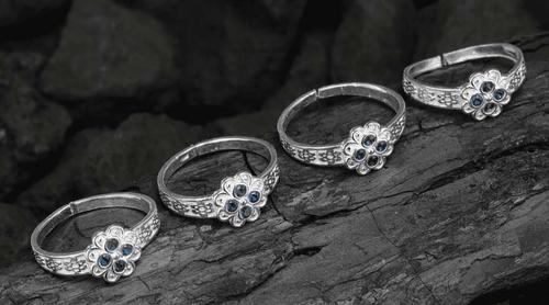 অবশেষে দেশের বাজারে কমলো রুপার দাম