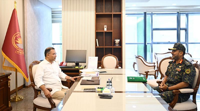 প্রধানমন্ত্রীর সঙ্গে আনসার ও ভিডিপির মহাপরিচালকের সাক্ষাৎ