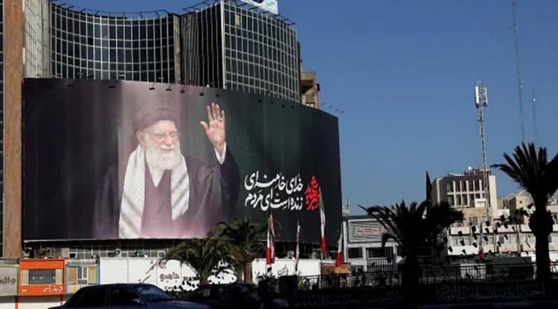 তেহরানের রাস্তায় খামেনিকে স্মরণ