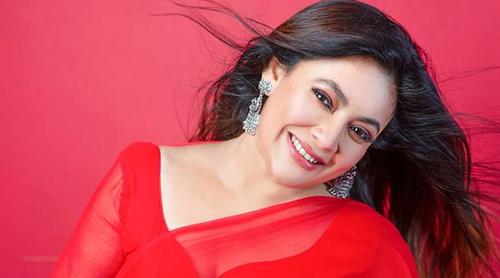 রবীন্দ্রসংগীতকে নতুন প্রজন্মের কাছে পৌঁছে দিতে পরিচালকের আসনে  শ্রীলেখা