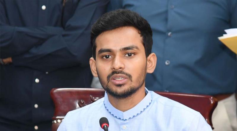 পরিবারসহ নিজের ব্যাংক হিসাবের তথ্য প্রকাশ করলেন আসিফ মাহমুদ