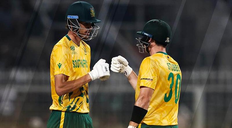 সেমিফাইনালে নিউজিল্যান্ডকে ১৭০ রানের টার্গেট দিল দক্ষিণ আফ্রিকা