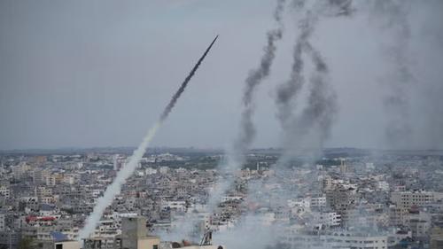 ভোরে ইসরায়েলকে নিশানা করে একের পর এক ক্ষেপণাস্ত্র ছুড়ল ইরান