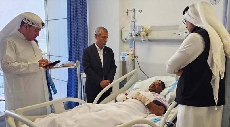 বাহরাইনে হামলার শিকার দুই বাংলাদেশিকে হাসপাতালে দেখতে গেলেন রাষ্ট্রদূত রইস হাসান সরোয়ার