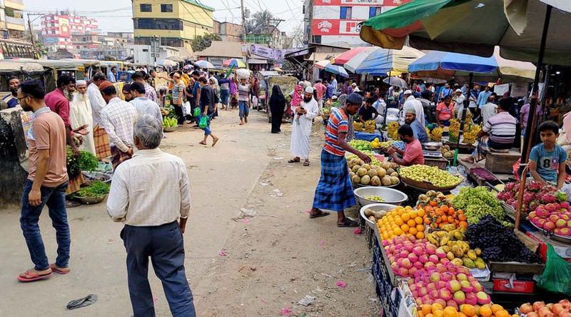 হাসনাতের আলটিমেটামের ৭ দিন পার হলেও ফুটপাত ছাড়েননি ব্যবসায়ীরা
