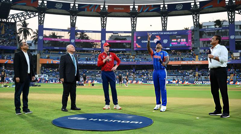 ফাইনাল নিশ্চিতের মিশনে ভারতকে ব্যাটিংয়ে পাঠালো ইংল্যান্ড