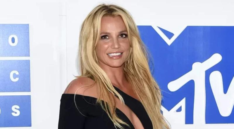 আবারও বিতর্কে পপ তারকা ব্রিটনি স্পিয়ার্স!