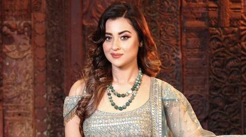 সন্তান জন্ম দিতে যুক্তরাষ্ট্রে বুবলী