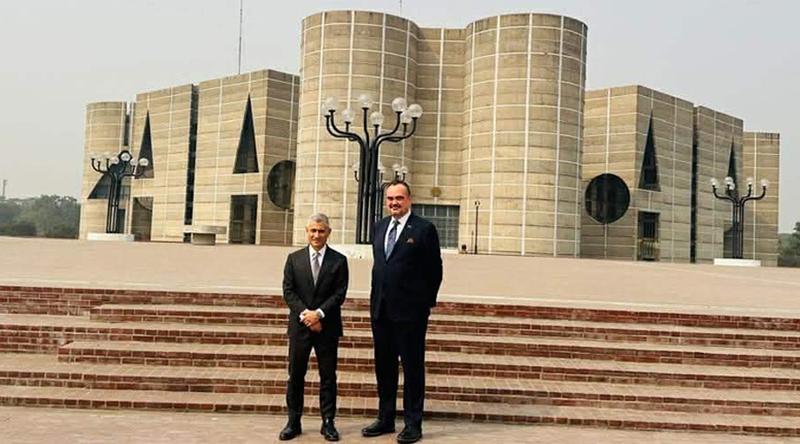 জাতীয় সংসদ ভবন পরিদর্শন করলেন পল কাপুর ও মার্কিন রাষ্ট্রদূত