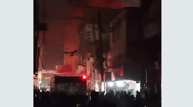 টঙ্গীতে মার্কেটে লাগা আগুন নিয়ন্ত্রণে, পুড়ে গেছে ১৫ দোকান