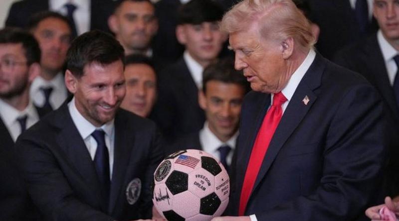 হোয়াইট হাউজে প্রথমবারের মতো মেসি, উপহার পেলেন ট্রাম্প