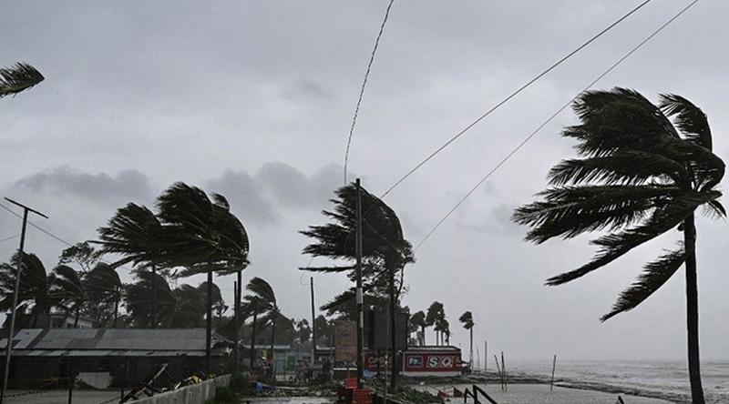 ধেয়ে আসছে মৌসুমের প্রথম কালবৈশাখী ঝড়