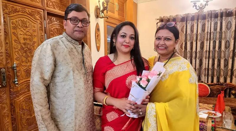 দাম্পত্য জীবনের ১ বছর পূর্ণ করলেন মিলন