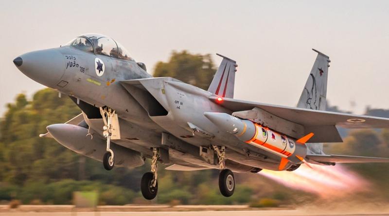 খামেনিকে হত্যায় ‘ব্লু স্প্যারো’ মিসাইল ছুড়েছিল ইসরায়েল