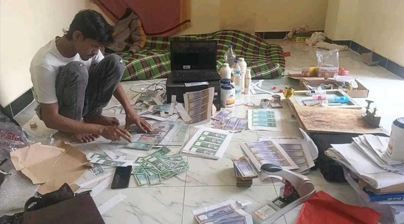 কক্সবাজারে ৫ লাখ টাকার জাল নোট ও সরঞ্জামসহ যুবক গ্রেপ্তার