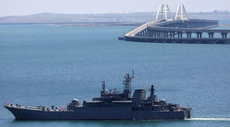 রাশিয়ার নৌঘাঁটিতে হামলায় ২ যুদ্ধজাহাজ ক্ষতিগ্রস্ত