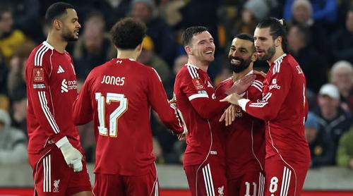 লিভারপুলকে কোয়ার্টার ফাইনালে তুললেন সালাহ-রবার্টসন