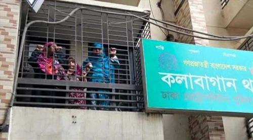 ‎ধানমন্ডি ৩২-এ যাওয়ার পথে তিন নারীসহ আটক ৪