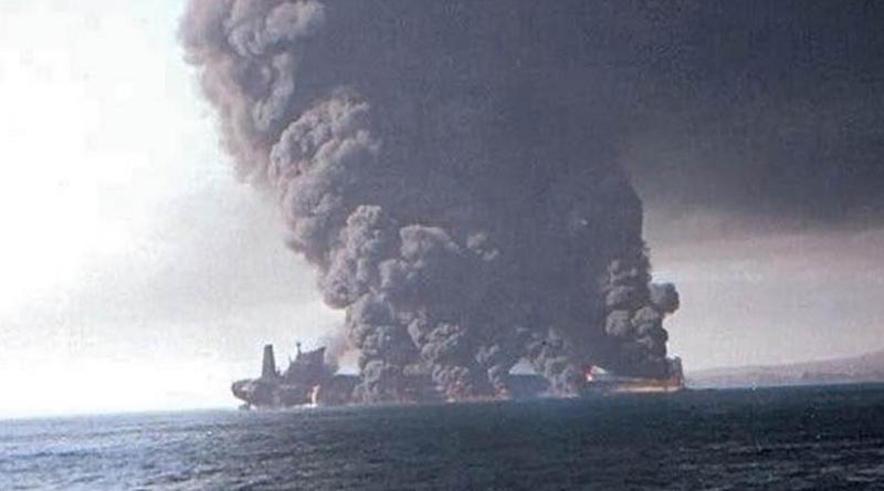 এবার মার্কিন বন্ধুরাষ্ট্রের তেলবাহী জাহাজে হামলা আইআরজিসির