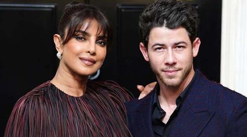 প্রথম দেখায় নিকের সাথে ঘনিষ্ঠ হন প্রিয়াঙ্কা!